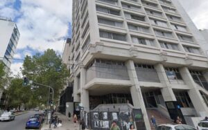 El edificio donde funcionan los tribunales laborales en La Plata