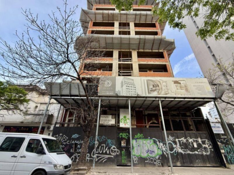 Uno de los edificios paralizados