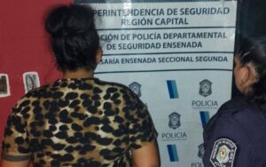 La madre acusada de grabar a su bebé con un arma