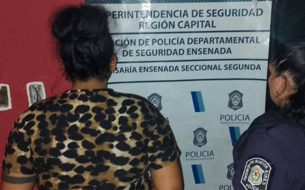 La madre acusada de grabar a su bebé con un arma