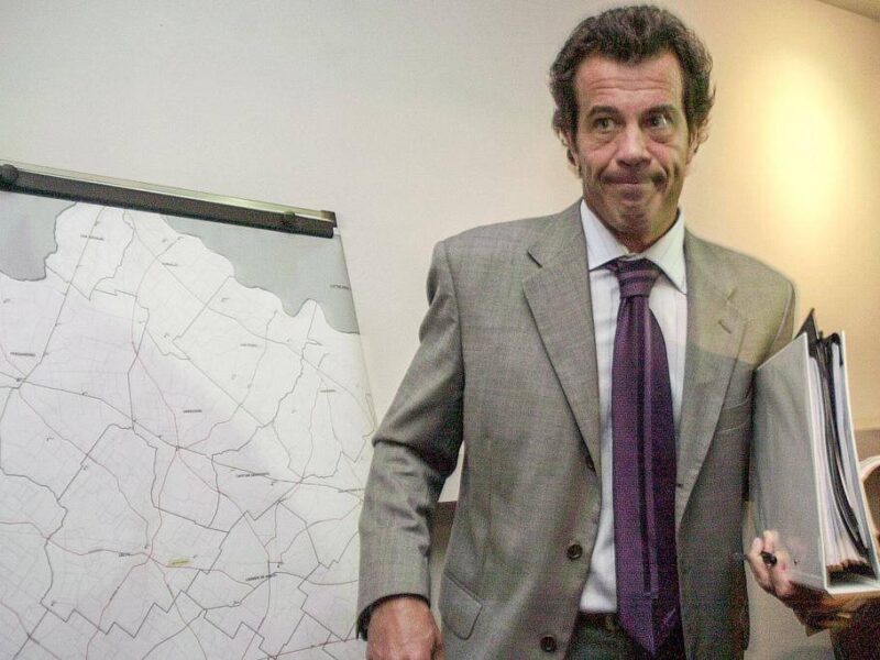 El fiscal Paul Starc se metió en el barro de dos expedientes que tramitan en La Plata