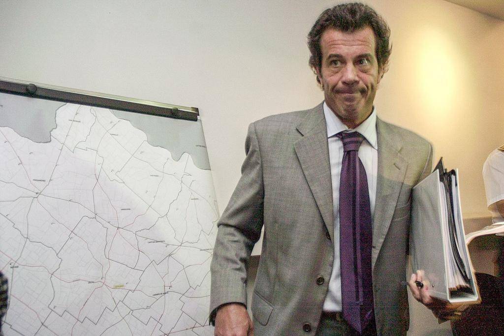 El fiscal Paul Starc se metió en el barro de dos expedientes que tramitan en La Plata