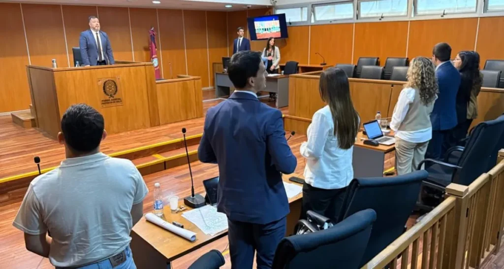 El jurado popular lo integran 12 ciudadanos, más seis suplentes