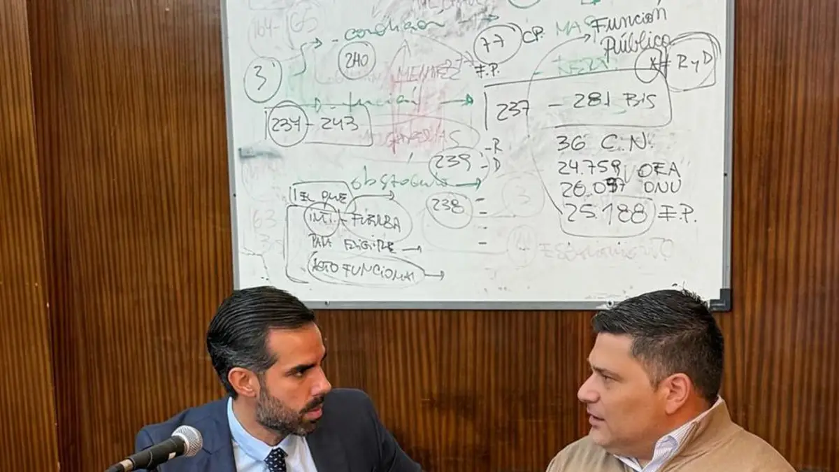 César Onzari junto a Miguel Molina, uno de sus defensores