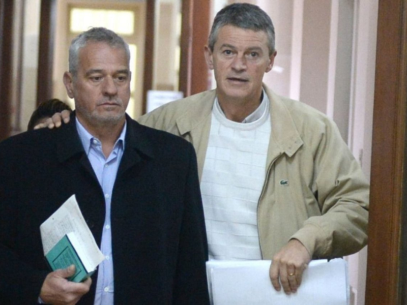 Bruera junto a su abogado defensor