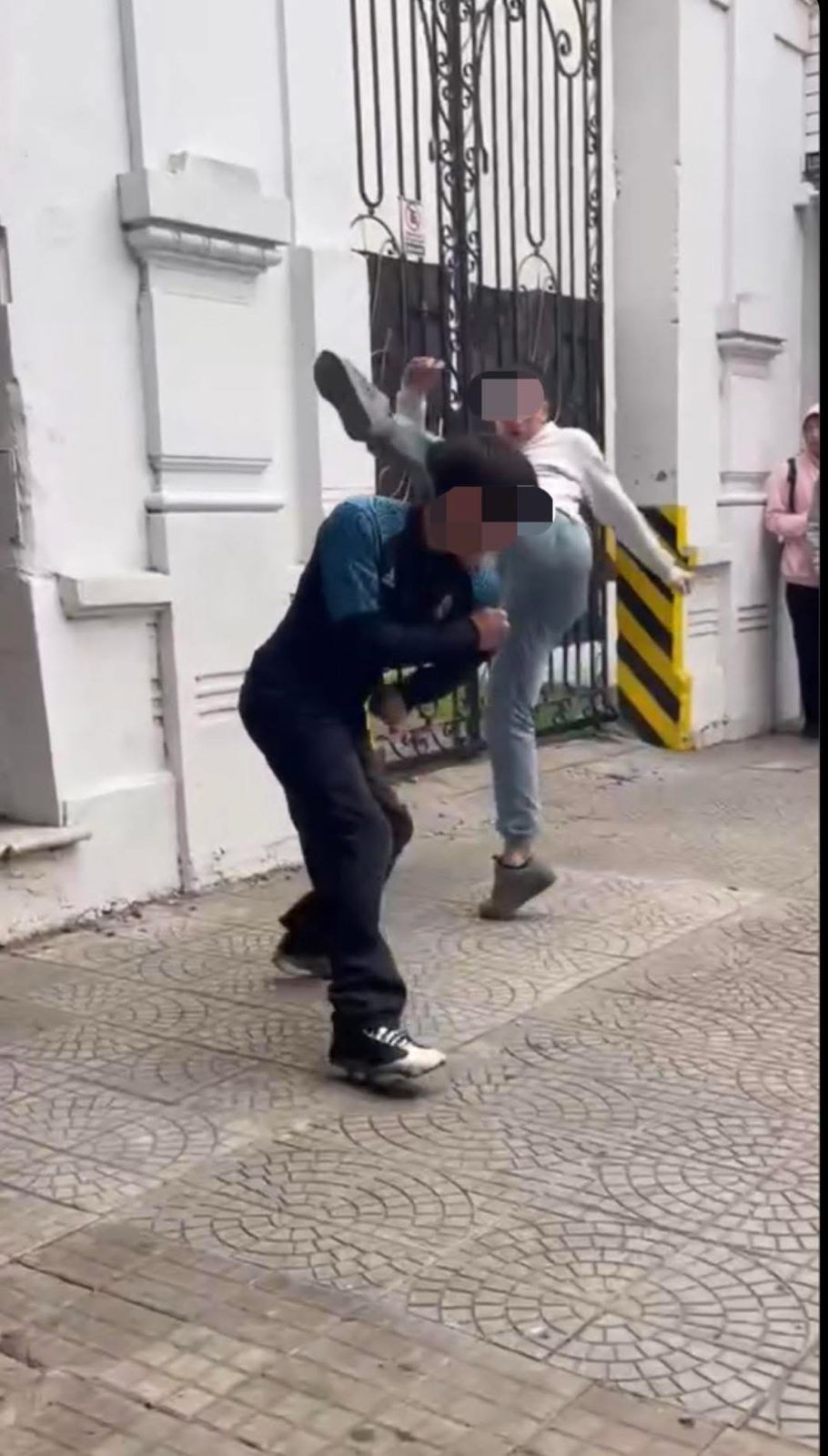 Las peleas se pactan, filman y viralizan