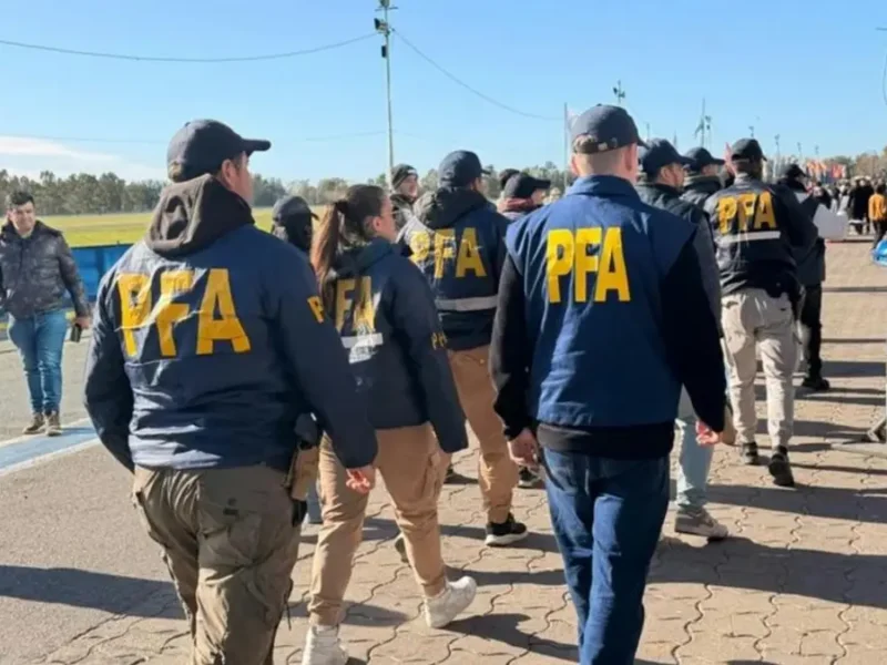 Federales de recorrida por el autódromo