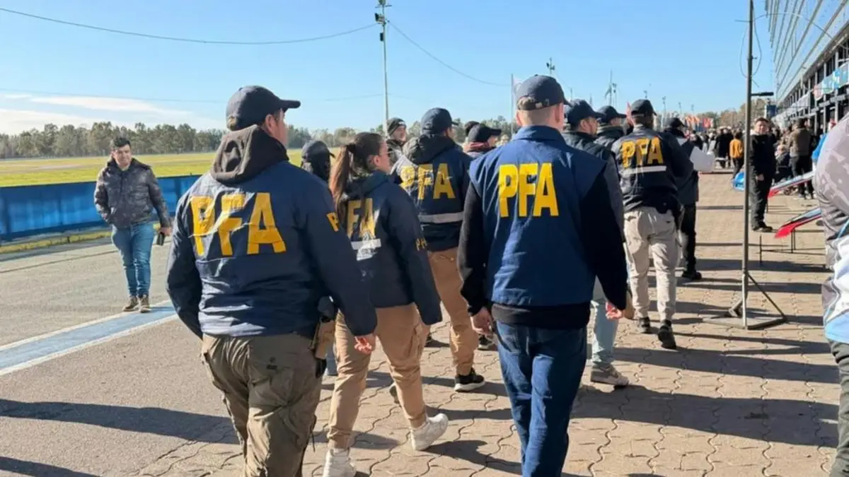 Federales de recorrida por el autódromo